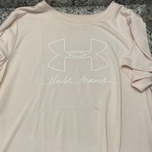 Very light pink under armour t shirt, size Large. Never worn.